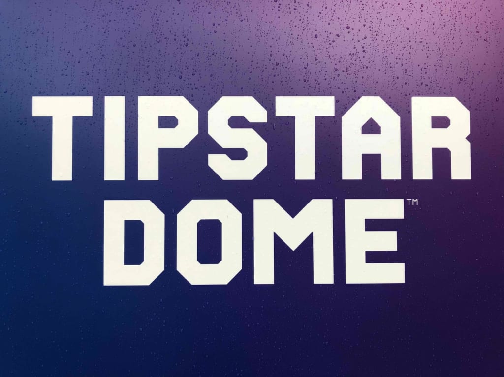 TIPSTAR DOMEの看板