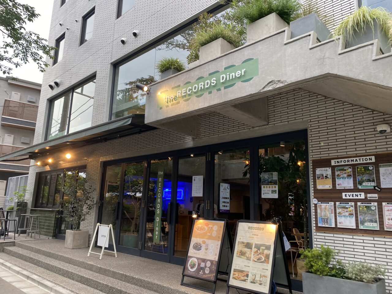 therecords入り口