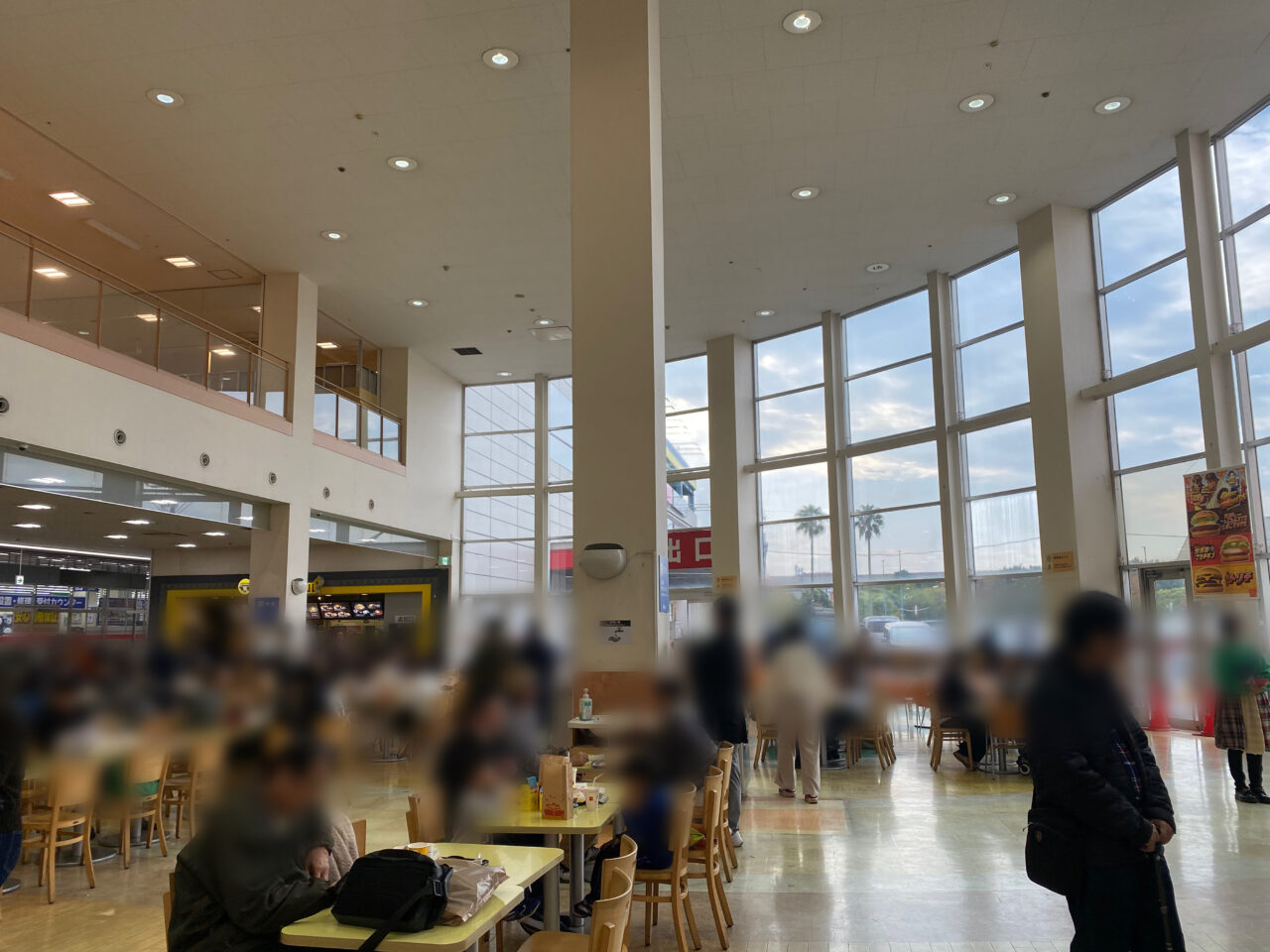 ホームズ蘇我　フードコート